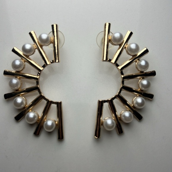 Gold Fashion Earrings CONTEMPORARY Faux Pearl Fashion Earrings. GUC - Picture 3 of 10